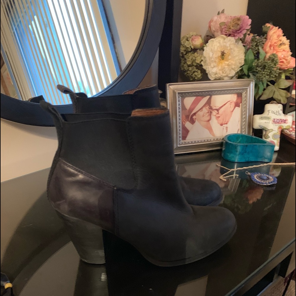 Lucky brand pull in boots